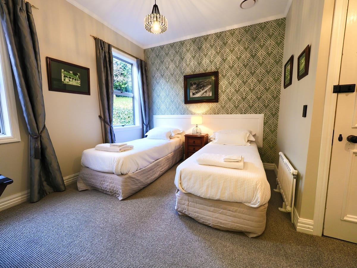 The Ferry Bed & Breakfast Куийнстаун Екстериор снимка