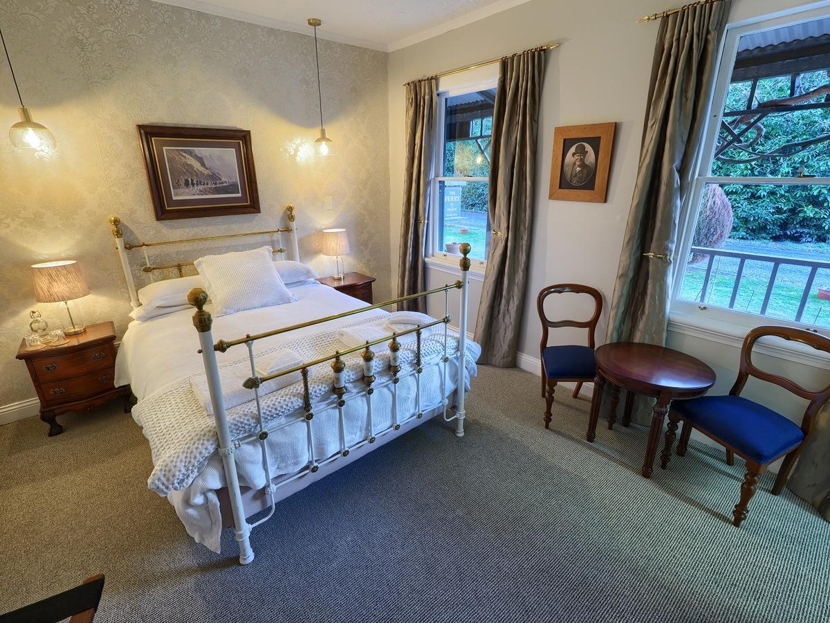 The Ferry Bed & Breakfast Куийнстаун Екстериор снимка