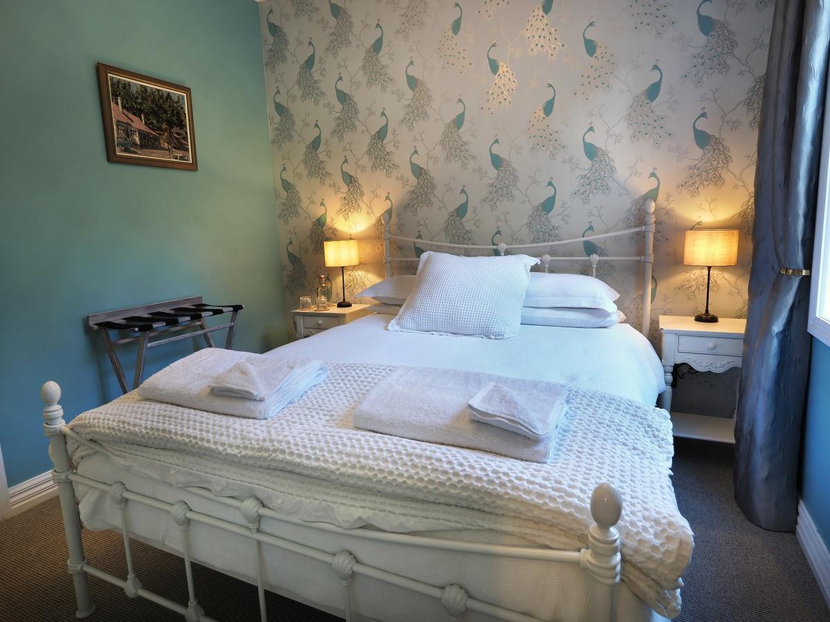 The Ferry Bed & Breakfast Куийнстаун Екстериор снимка