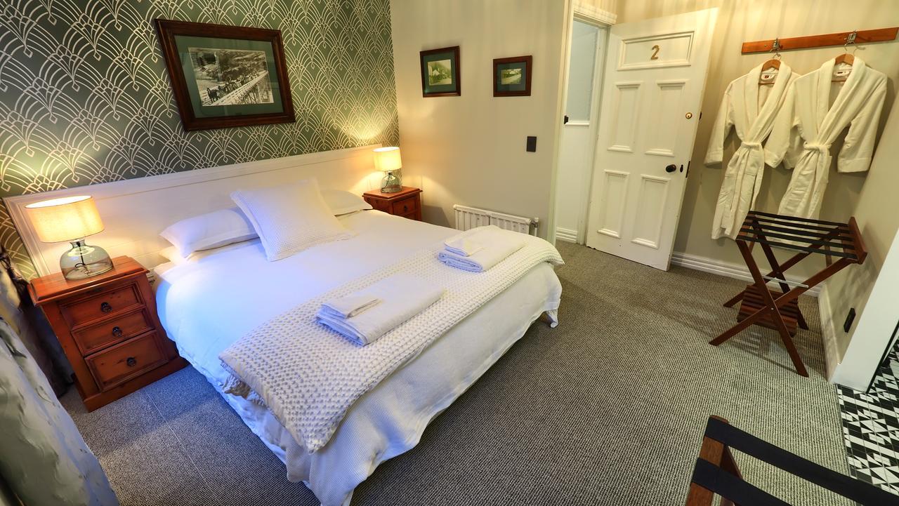 The Ferry Bed & Breakfast Куийнстаун Екстериор снимка