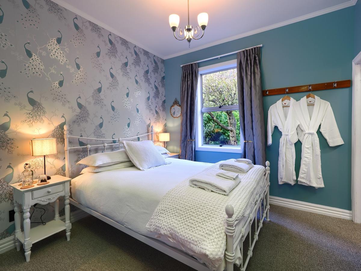 The Ferry Bed & Breakfast Куийнстаун Екстериор снимка